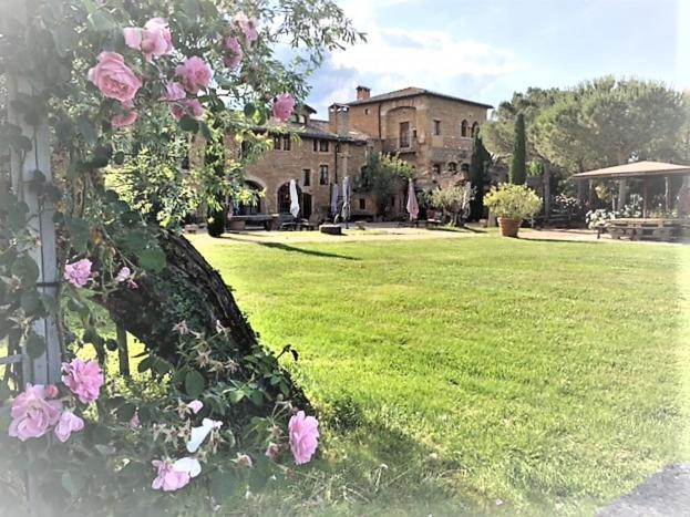 Domaine De La Ruisseliere Hotell Lacenas Exteriör bild